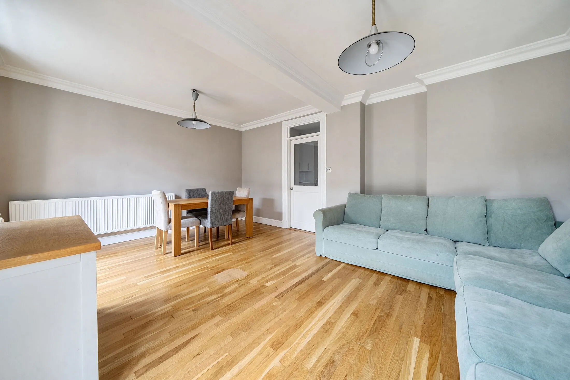 Flat Webster Gardens in Greater London