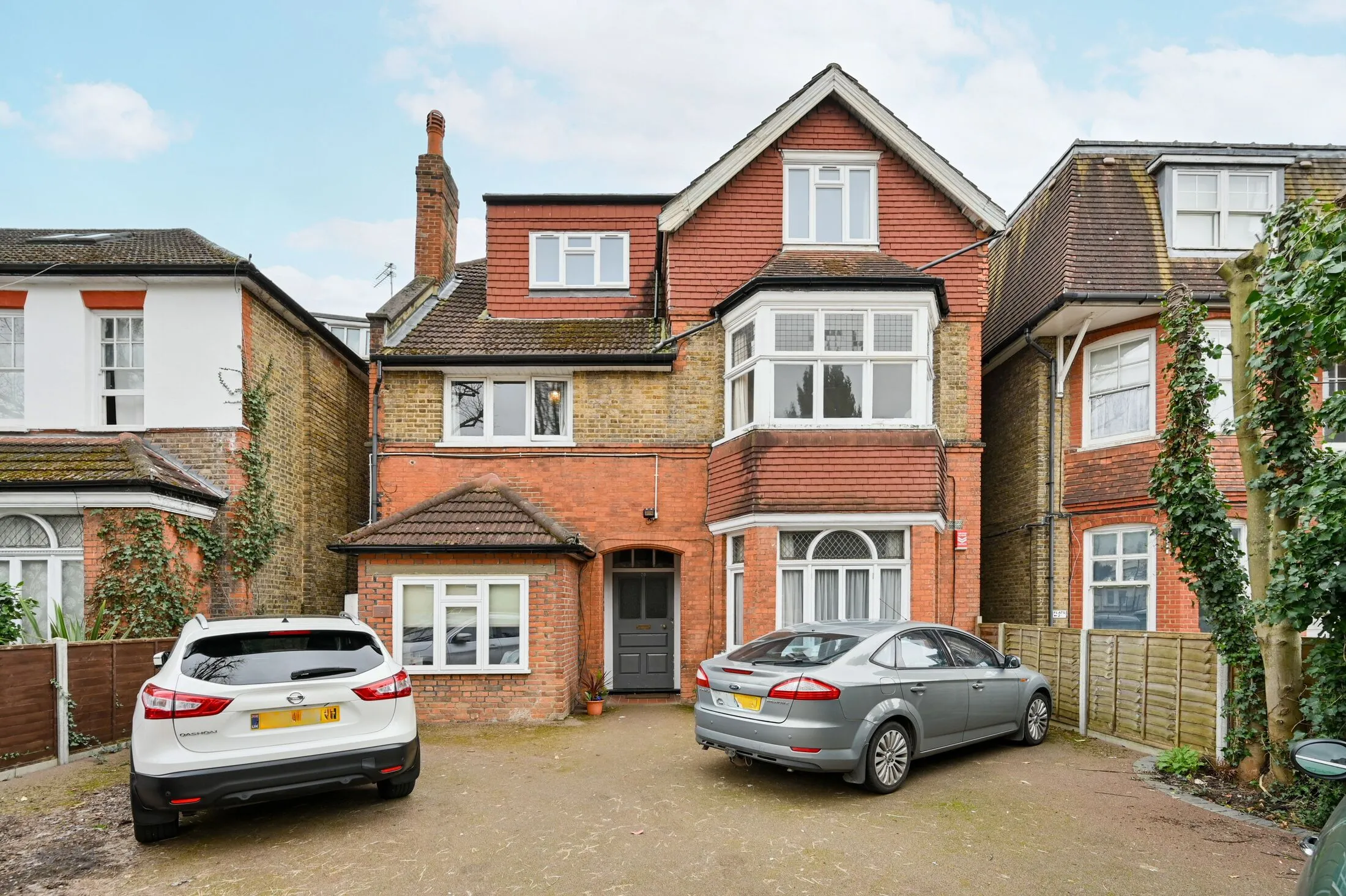 Flat Webster Gardens in Greater London