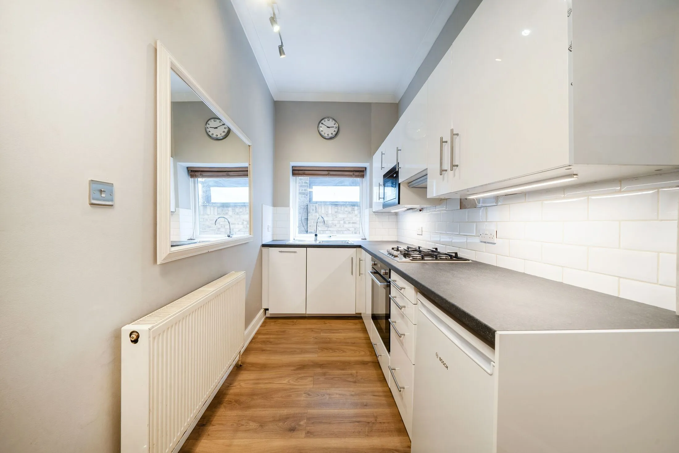 Flat Webster Gardens in Greater London