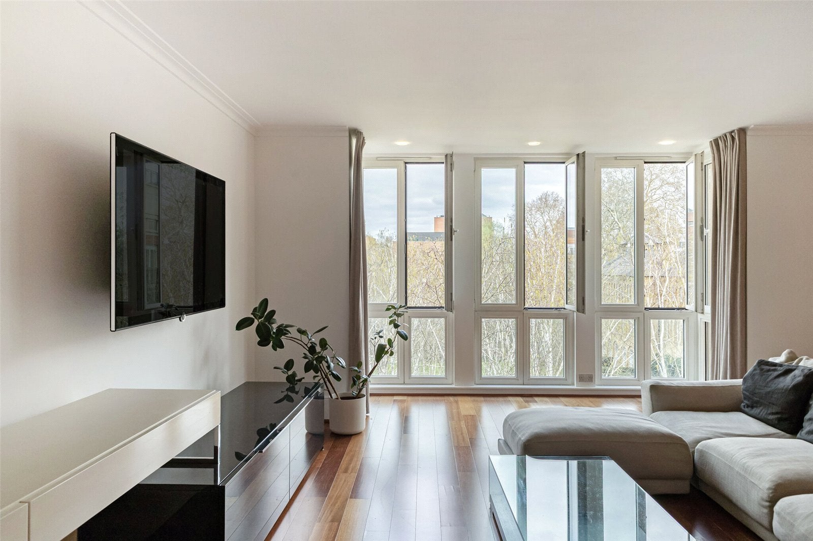 Flat Fulham Road in Greater London