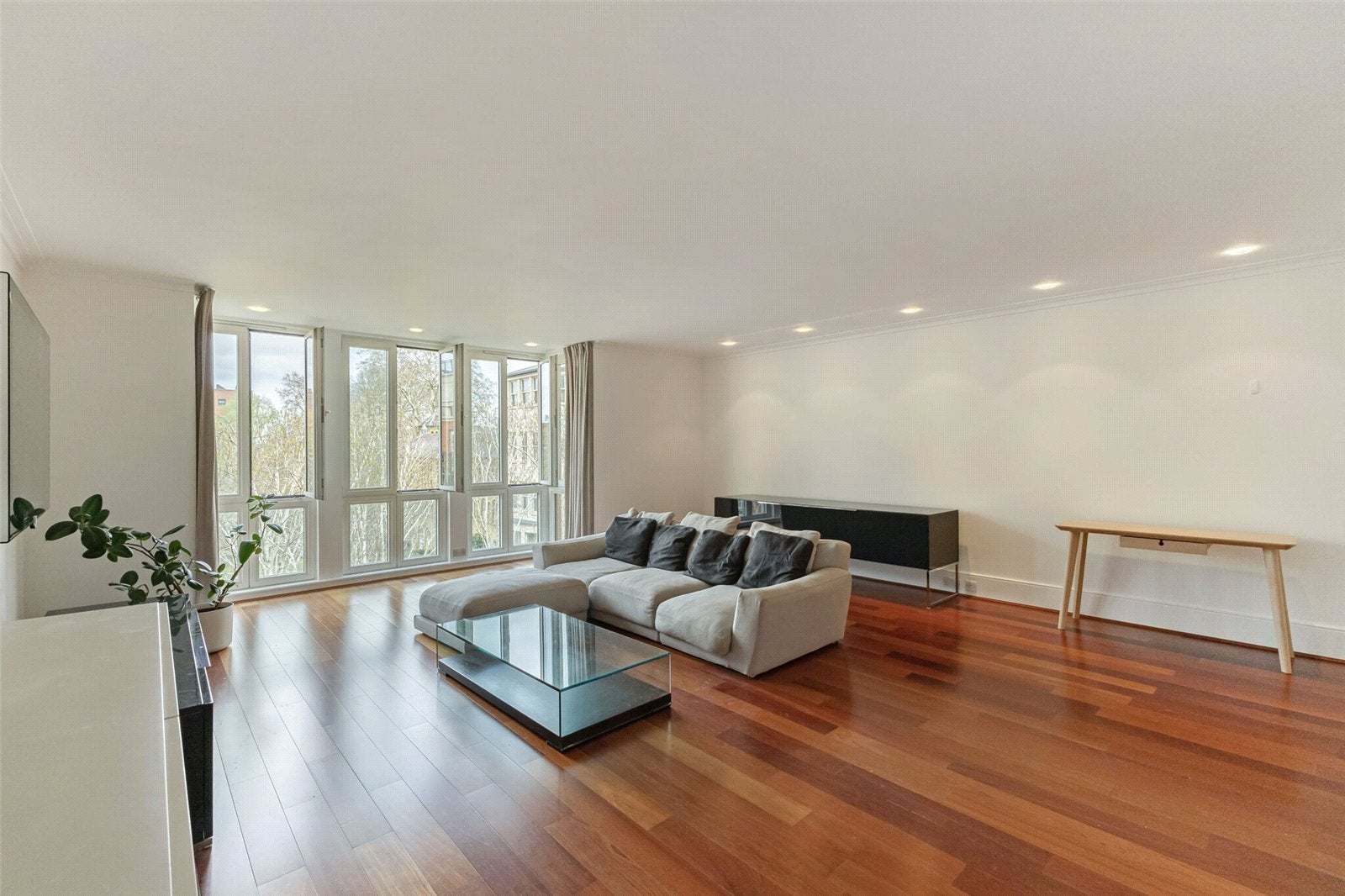 Flat Fulham Road in Greater London