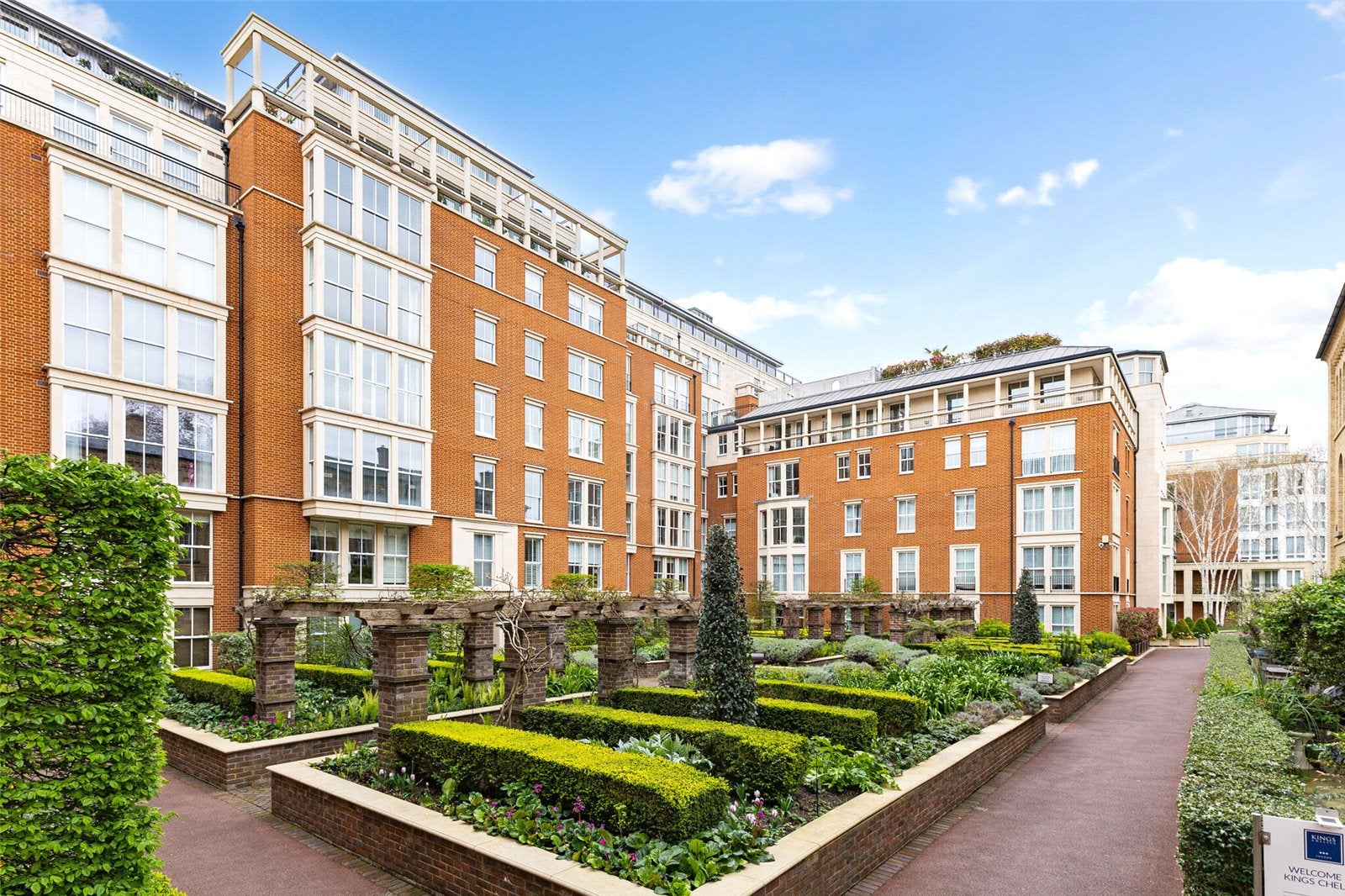 Flat Fulham Road in Greater London