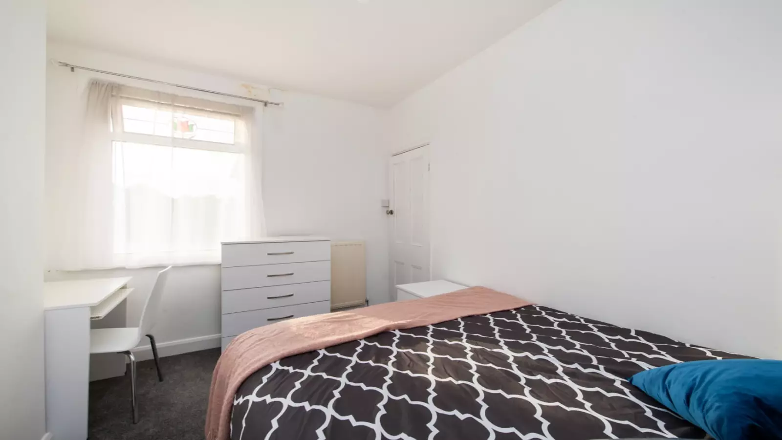 Flat Albert Road in Greater London
