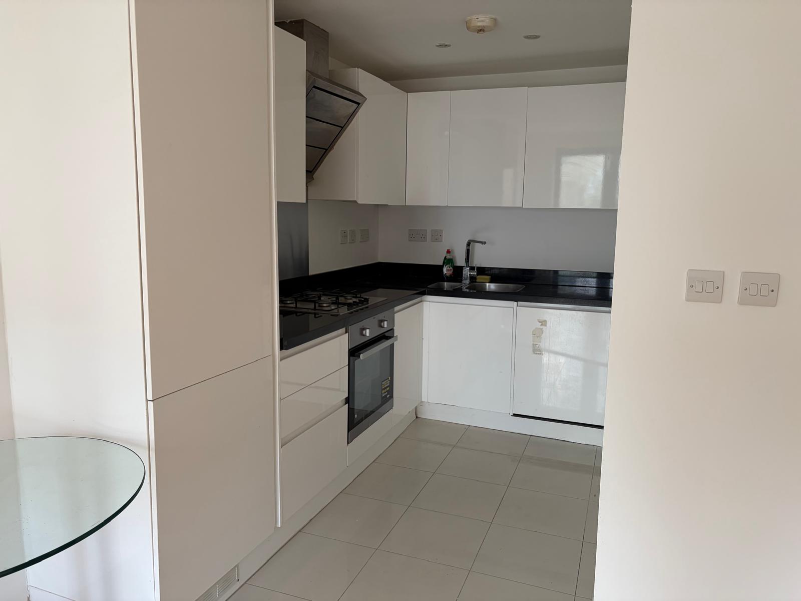 Flat Pinner Road in Greater London
