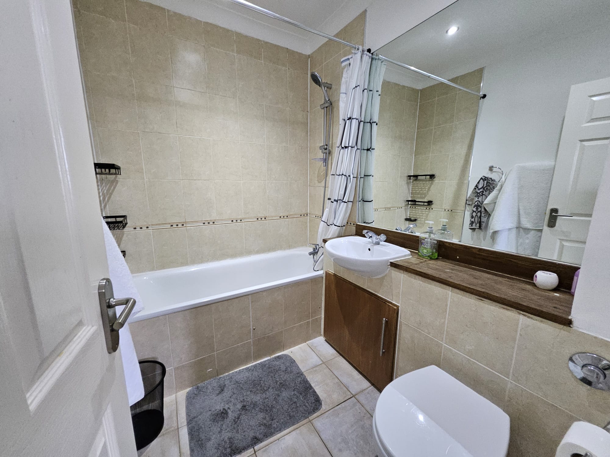 Flat Lechmere Road in Greater London