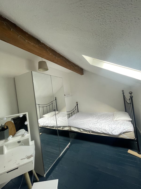 Room Bentley Mount in Leeds