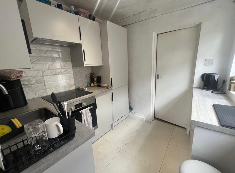 Room Tennyson Road in Greater London