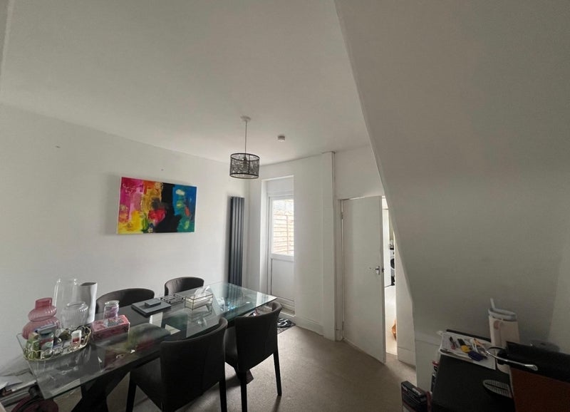 Room Tennyson Road in Greater London