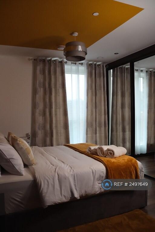 Flat Caxton Road in Greater London
