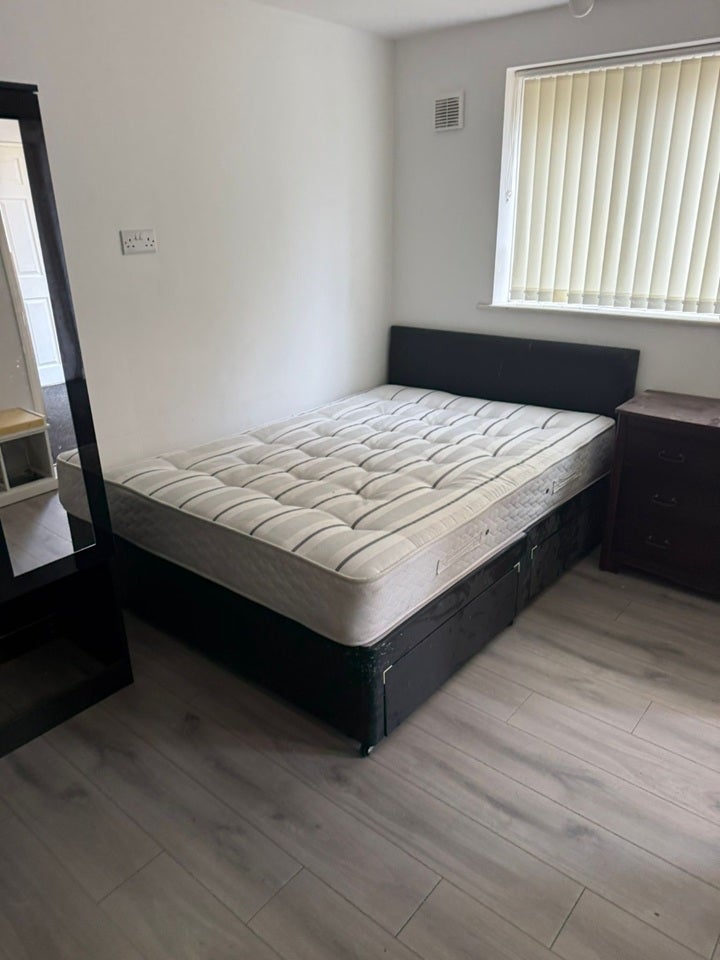 Room Sweetbriar Road in Wolverhampton