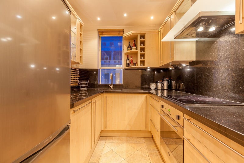 Flat Lancaster Gate in City of Westminster