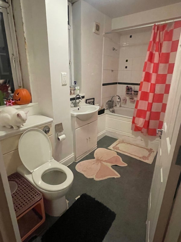 Room Hemming Street in Greater London