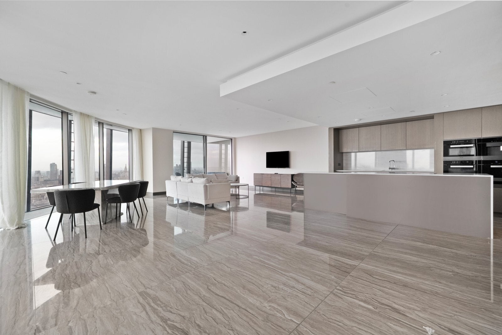 Flat Blackfriars Road in Greater London