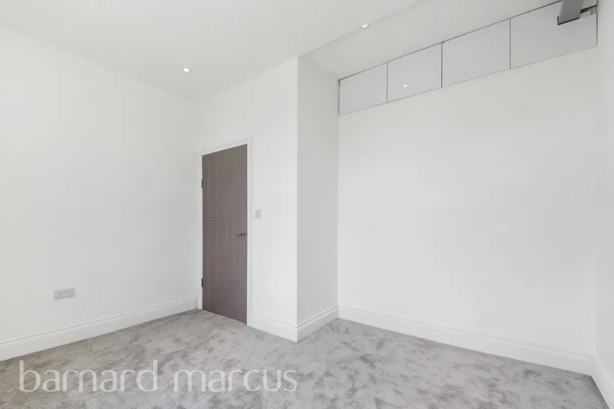 Flat Carshalton Road in Greater London
