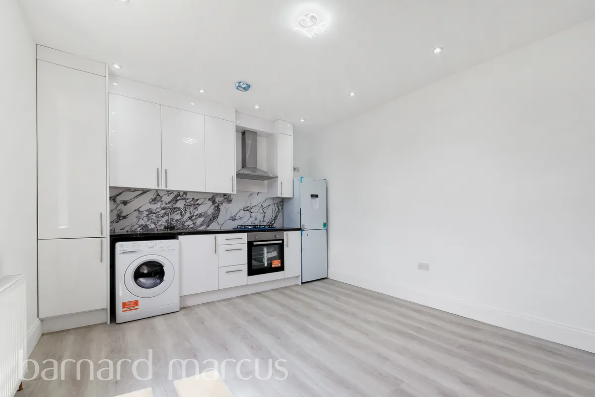 Flat Carshalton Road in Greater London