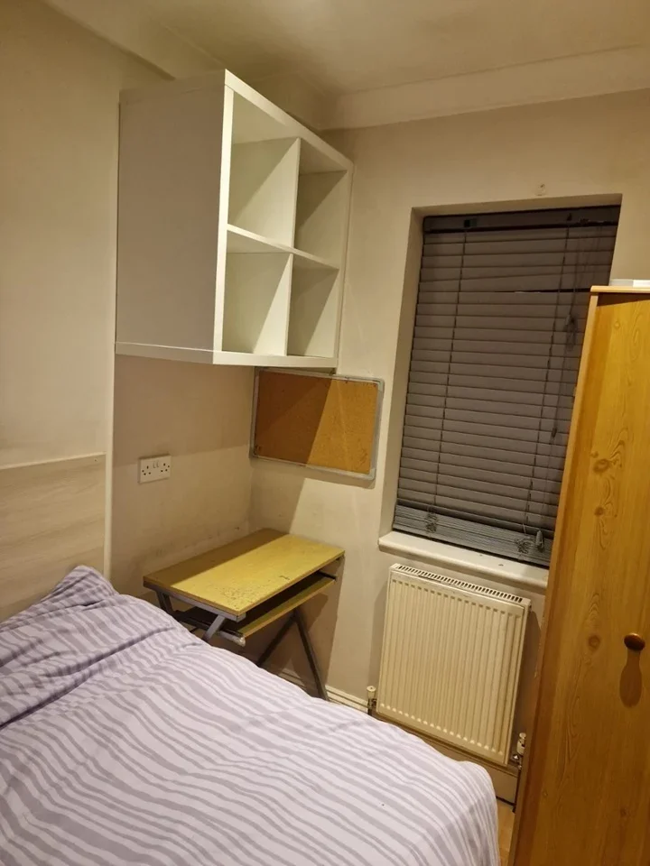 Room Fortescue Road in Greater London