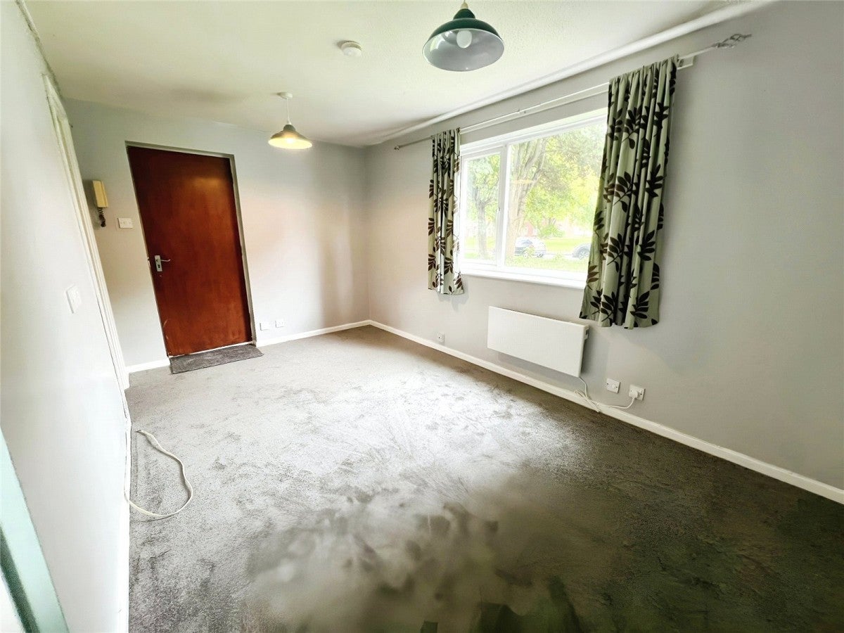 Flat Weyhill Close in Wolverhampton