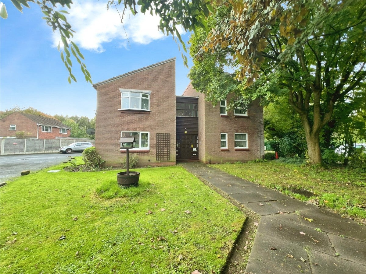 Flat Weyhill Close in Wolverhampton