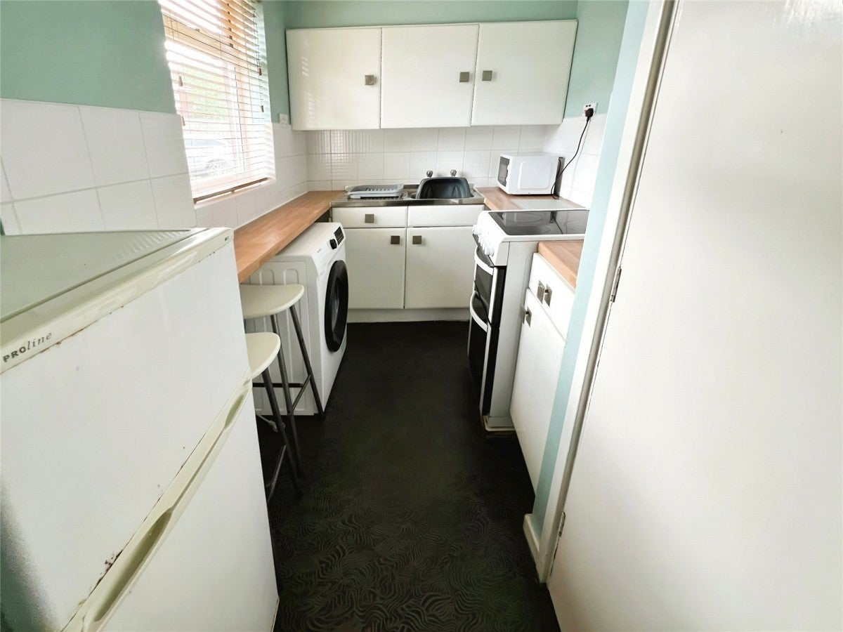 Flat Weyhill Close in Wolverhampton