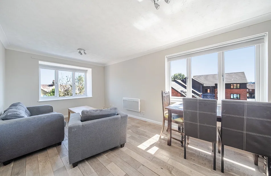 Flat Shelley Way in Greater London