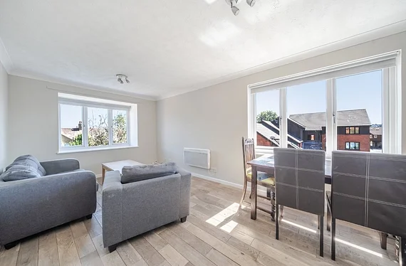 Flat Shelley Way in Greater London