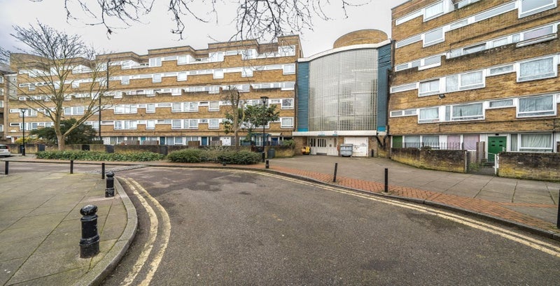 Room Ebley Close in Greater London