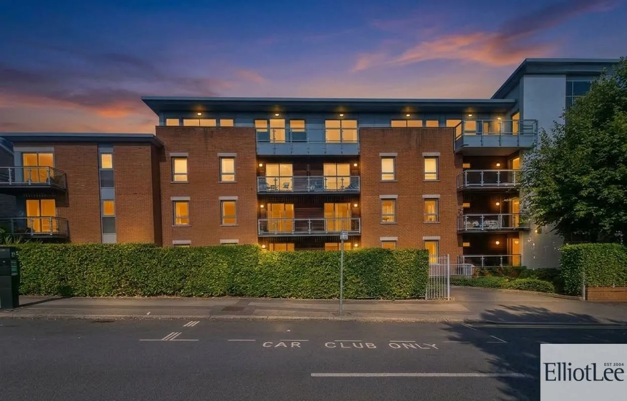 Flat Worple Road in Greater London