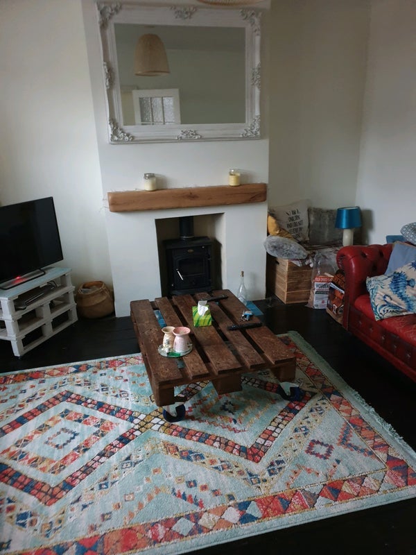 Room Queens Road in Poole