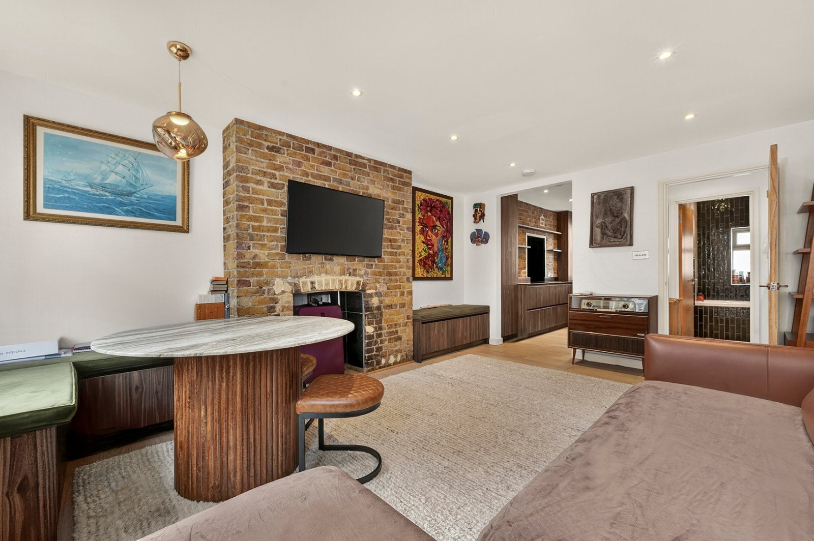 Flat Charlotte Street in Greater London