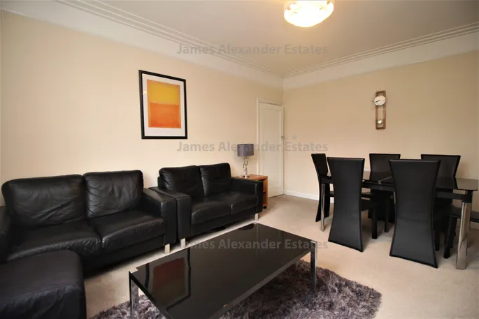 Flat Hamilton Court in Greater London