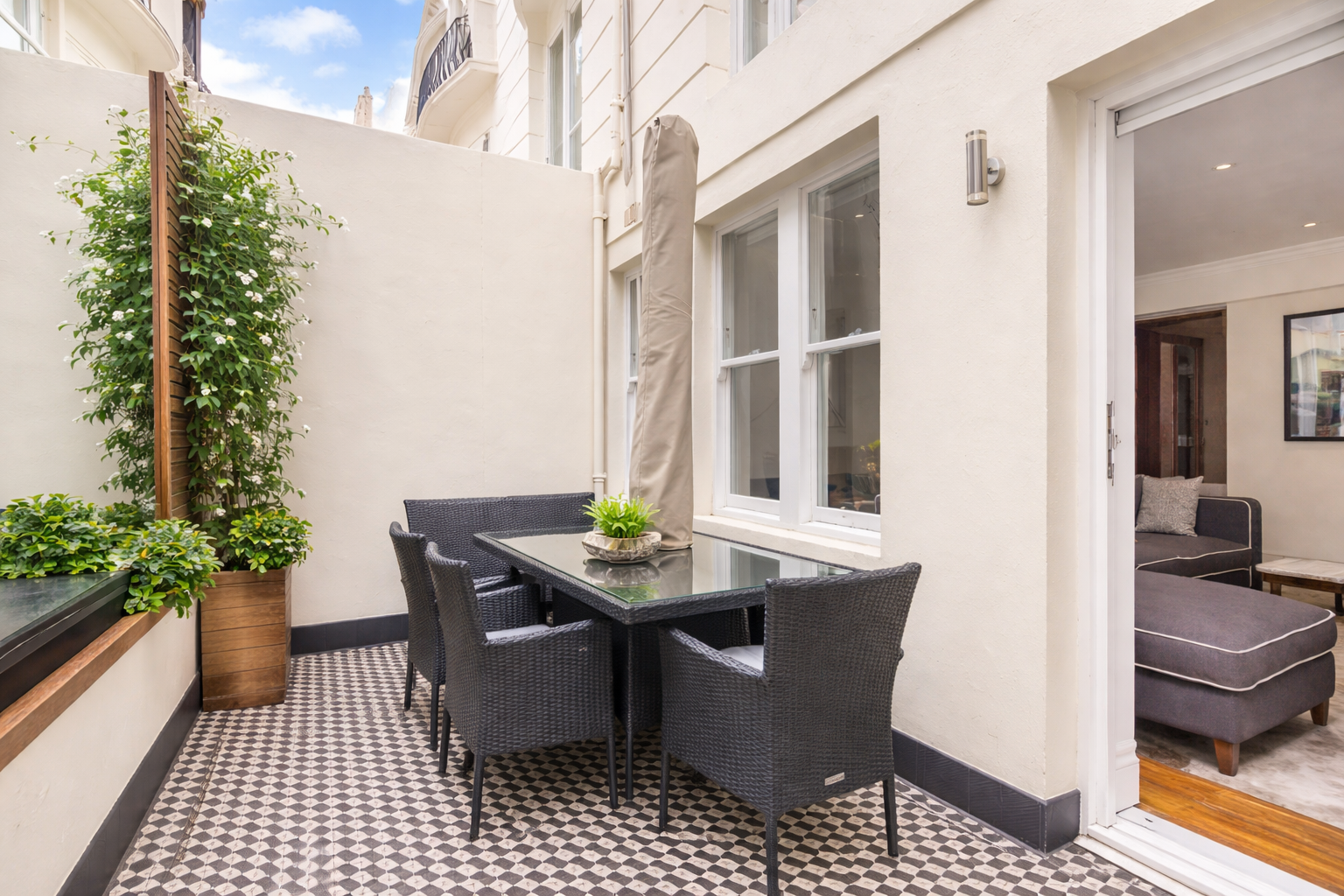 Flat Kensington Gardens Square in City of Westminster