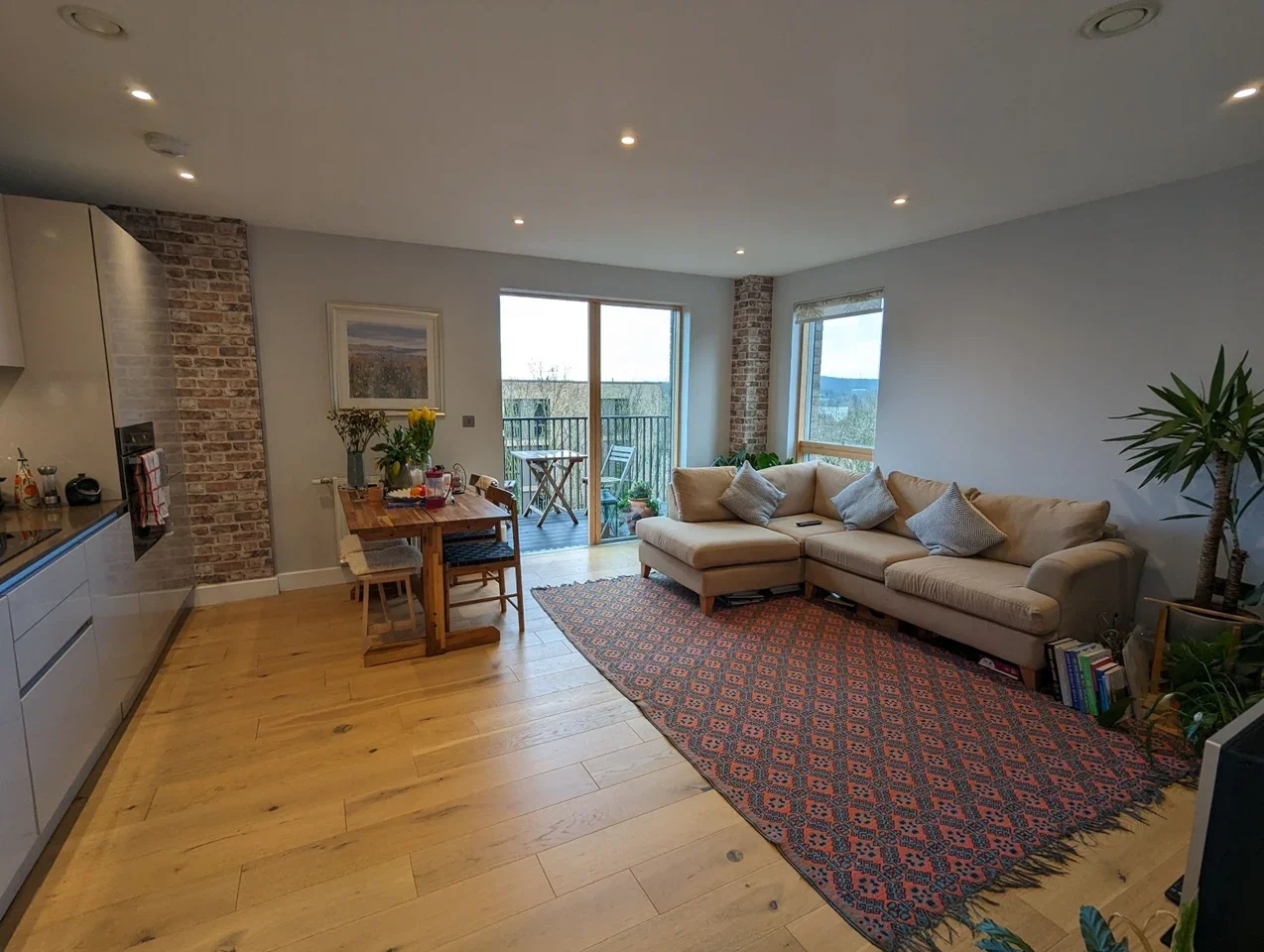 Flat Rose Gardens in Watford