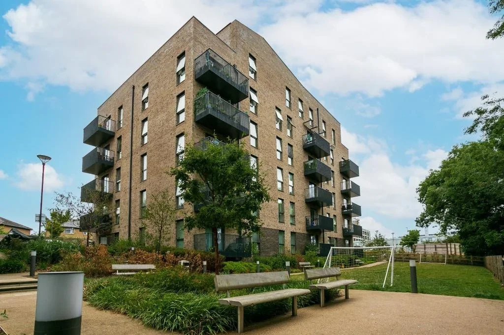 Flat Rose Gardens in Watford