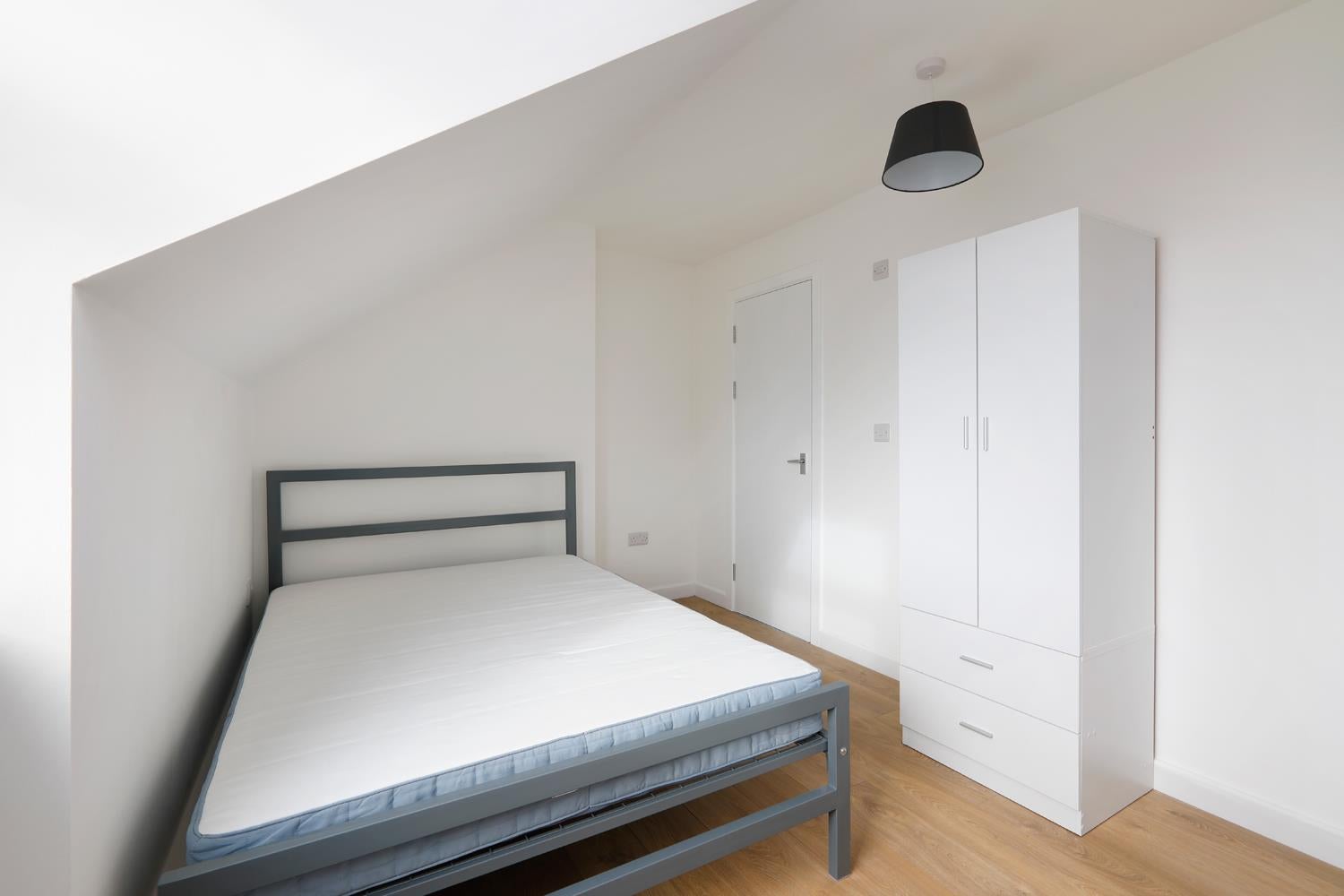Room Royal George Road in Mid Sussex