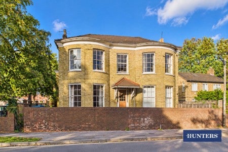 Flat Millbrook Road West in Southampton