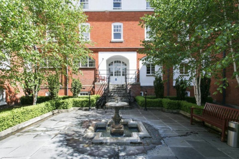 Flat Fulham Palace Road in Greater London