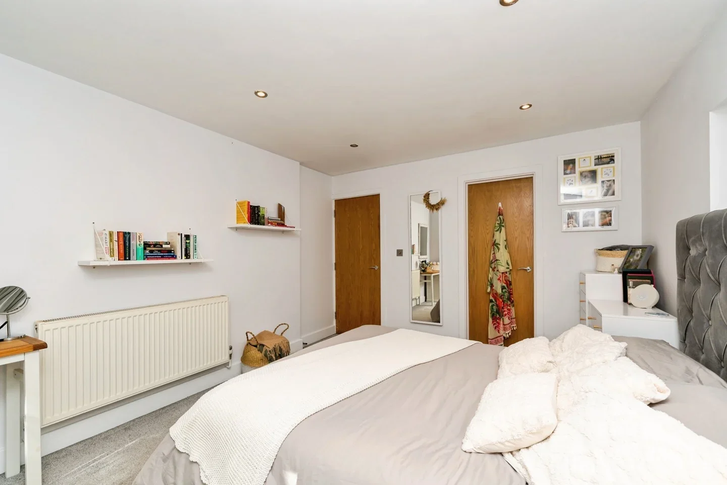 Flat Grove Crescent in Greater London