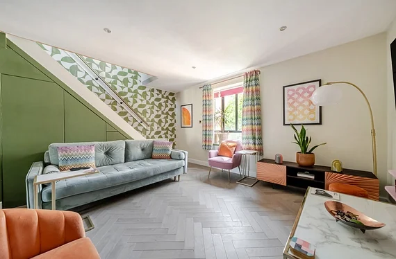 Flat Harbord Close in Greater London