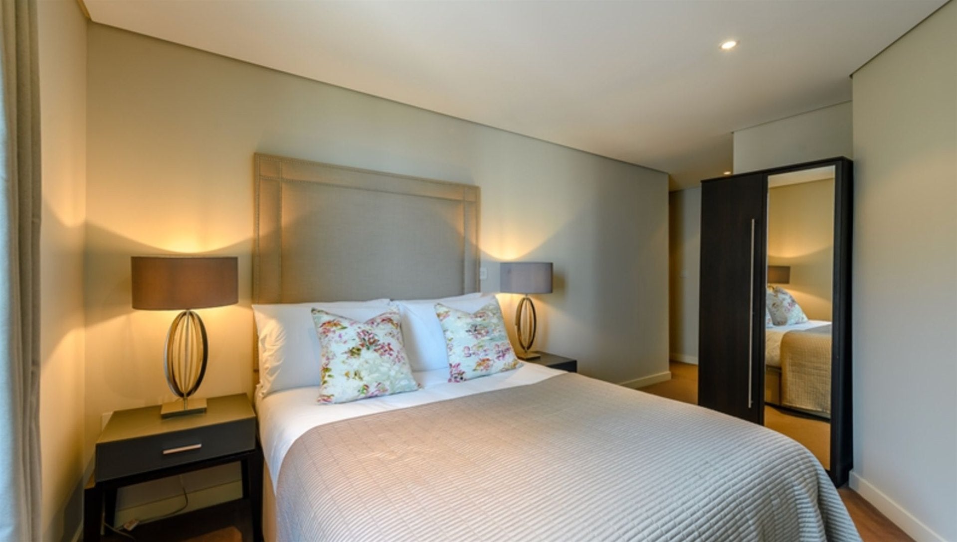 Flat Merchant Square in City of Westminster