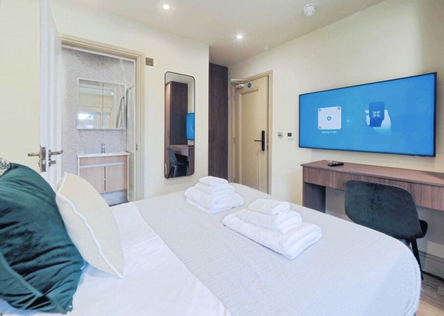 Room Wellington Road in Watford