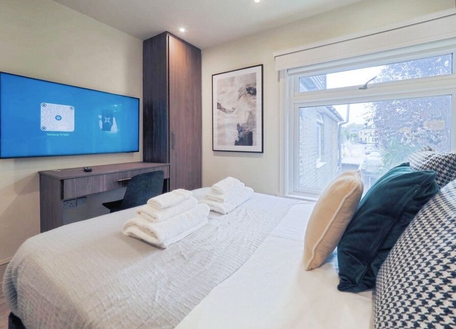 Room Wellington Road in Watford