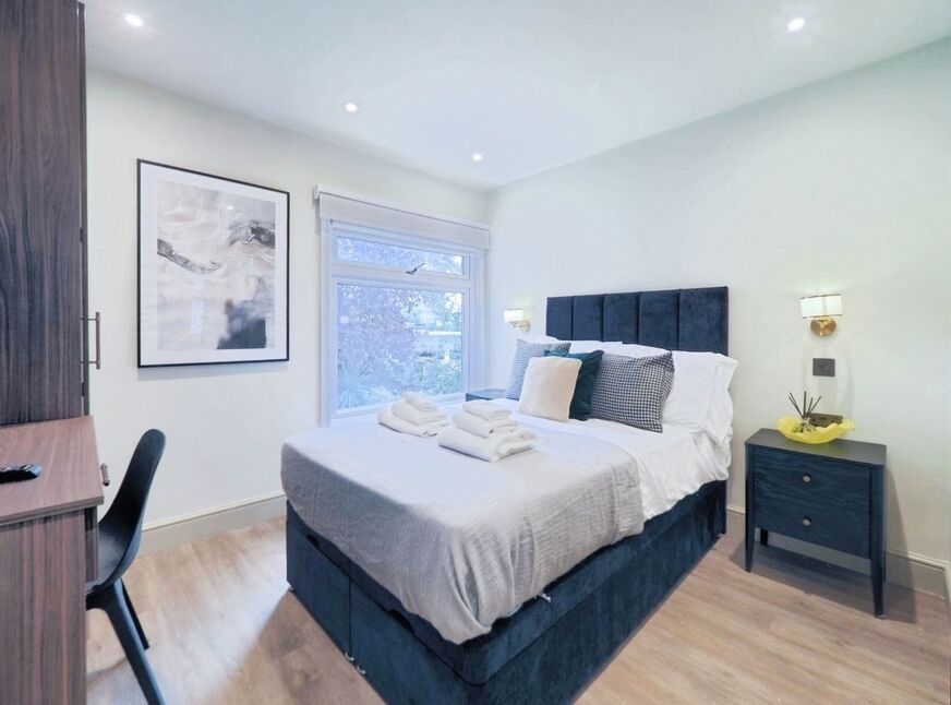 Room Wellington Road in Watford