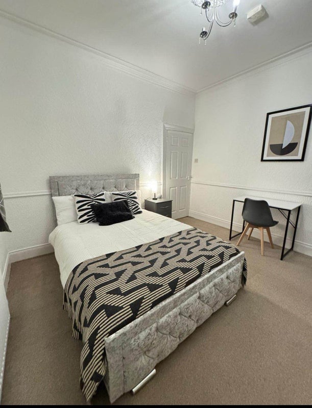 Room St Mary's Road in Bradford
