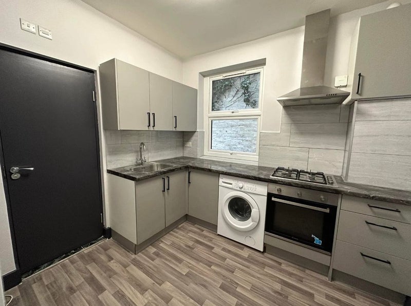 Room St Mary's Road in Bradford