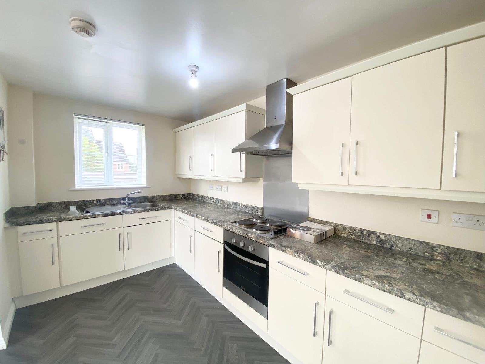 Flat Hutton Close in Leeds