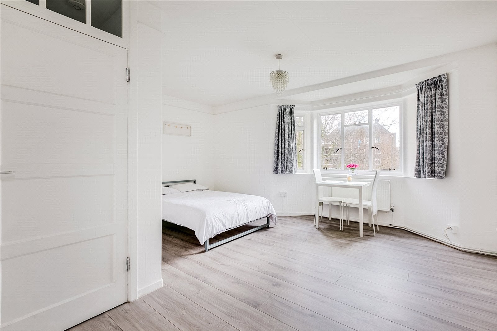 Flat Balham Hill in Greater London