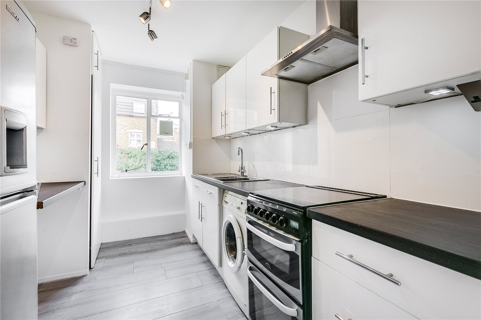 Flat Balham Hill in Greater London
