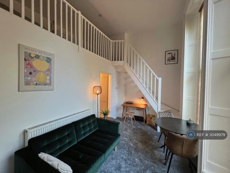 Flat Pittville Circus Road in Cheltenham