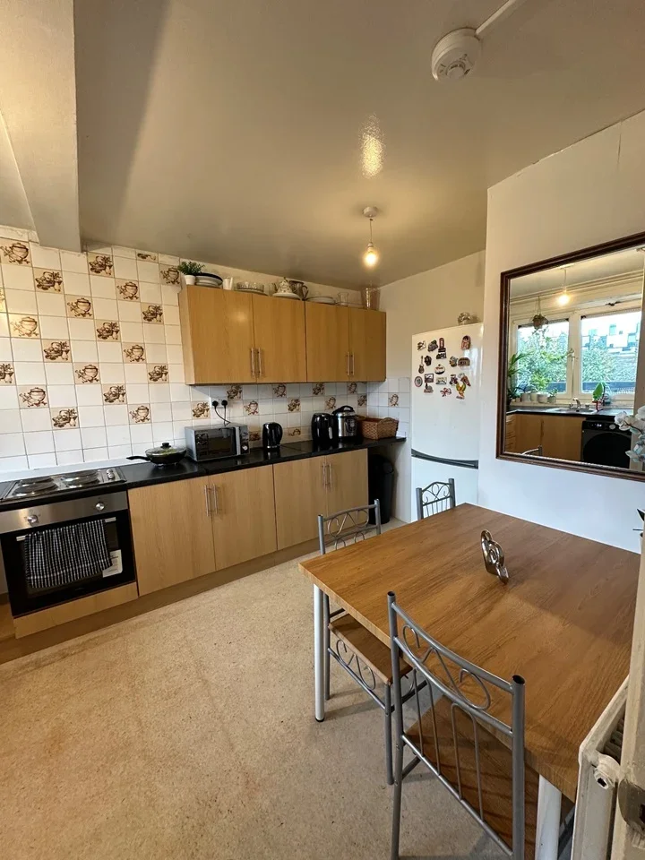 Room Madron Street in Greater London