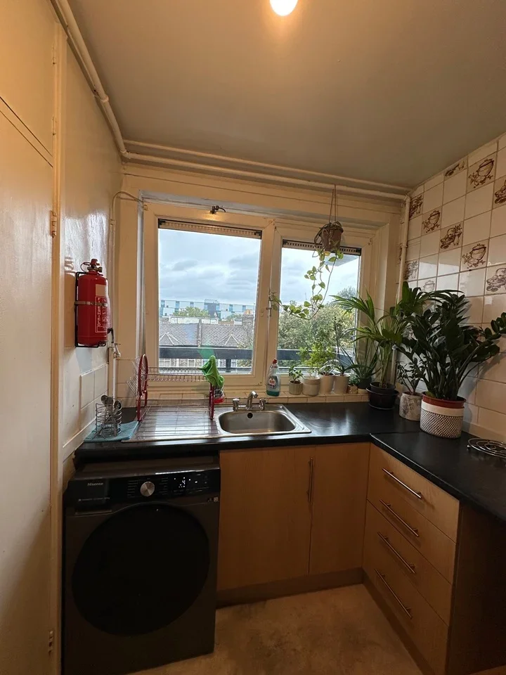 Room Madron Street in Greater London